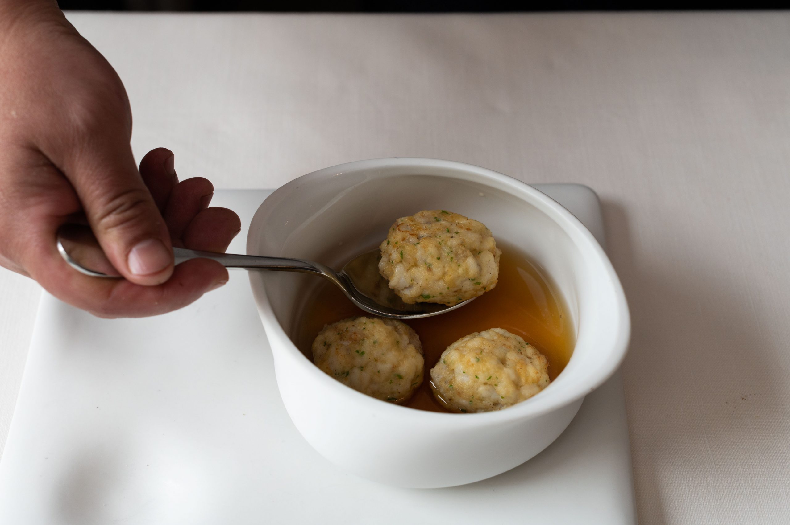 Esturión, consomé, garbanzos - Fray Juan Altamiras